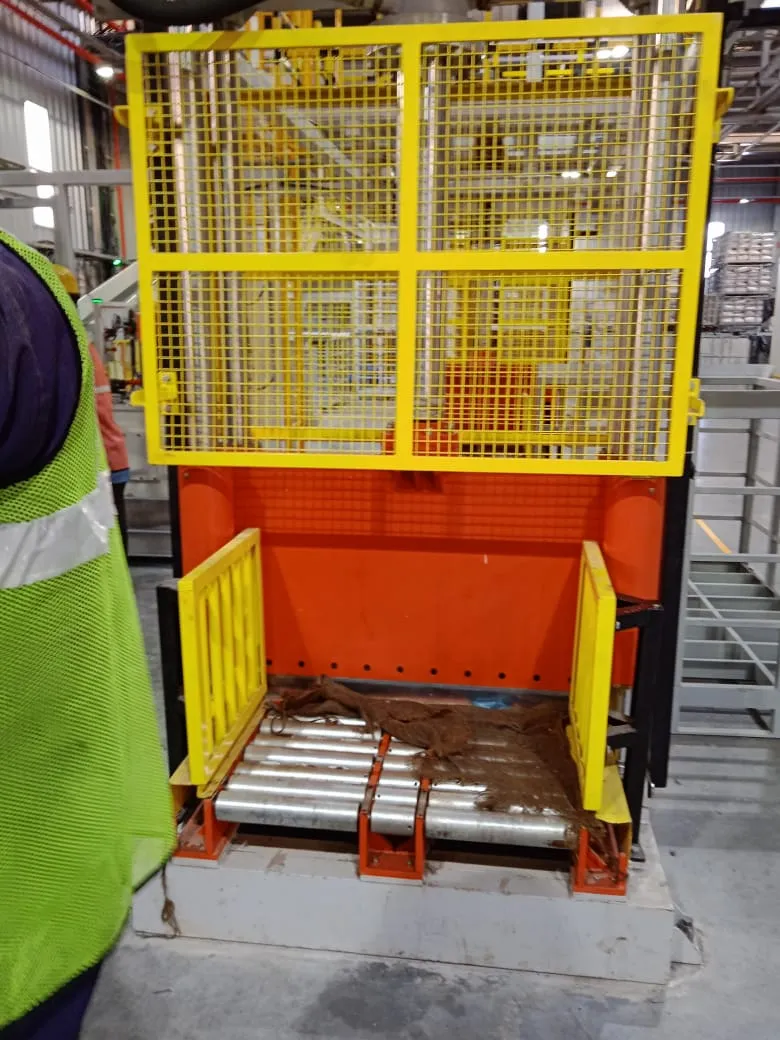 conveyor with guard